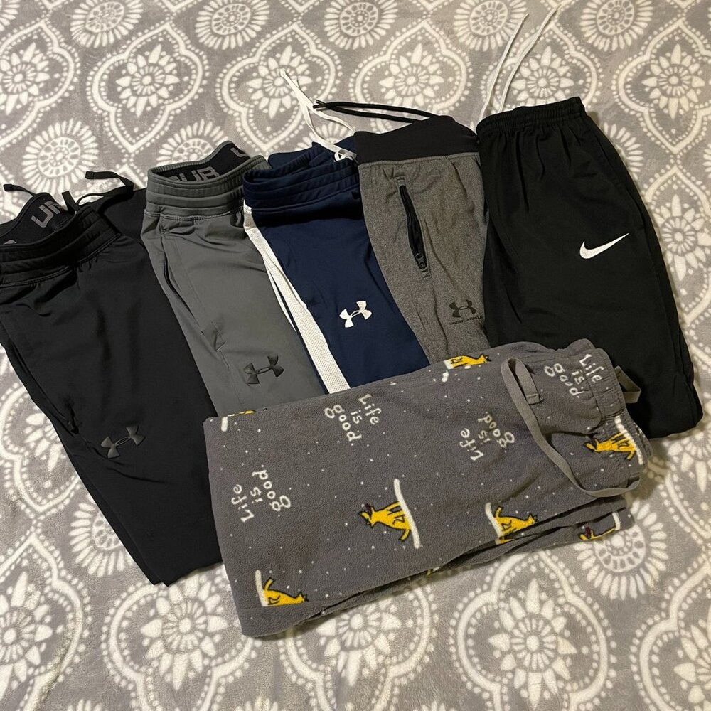 UA 6 Mens small pants bundle in great used condition(4 UA/1 Nike/1 Life is Good)